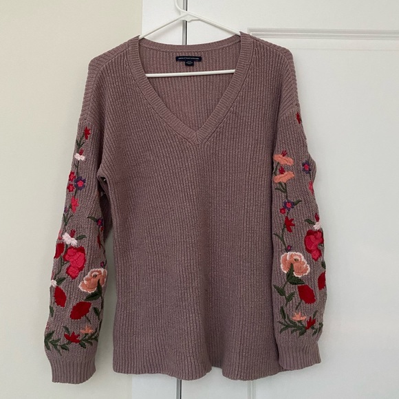 American Eagle floral sleeve sweater - Picture 1 of 1